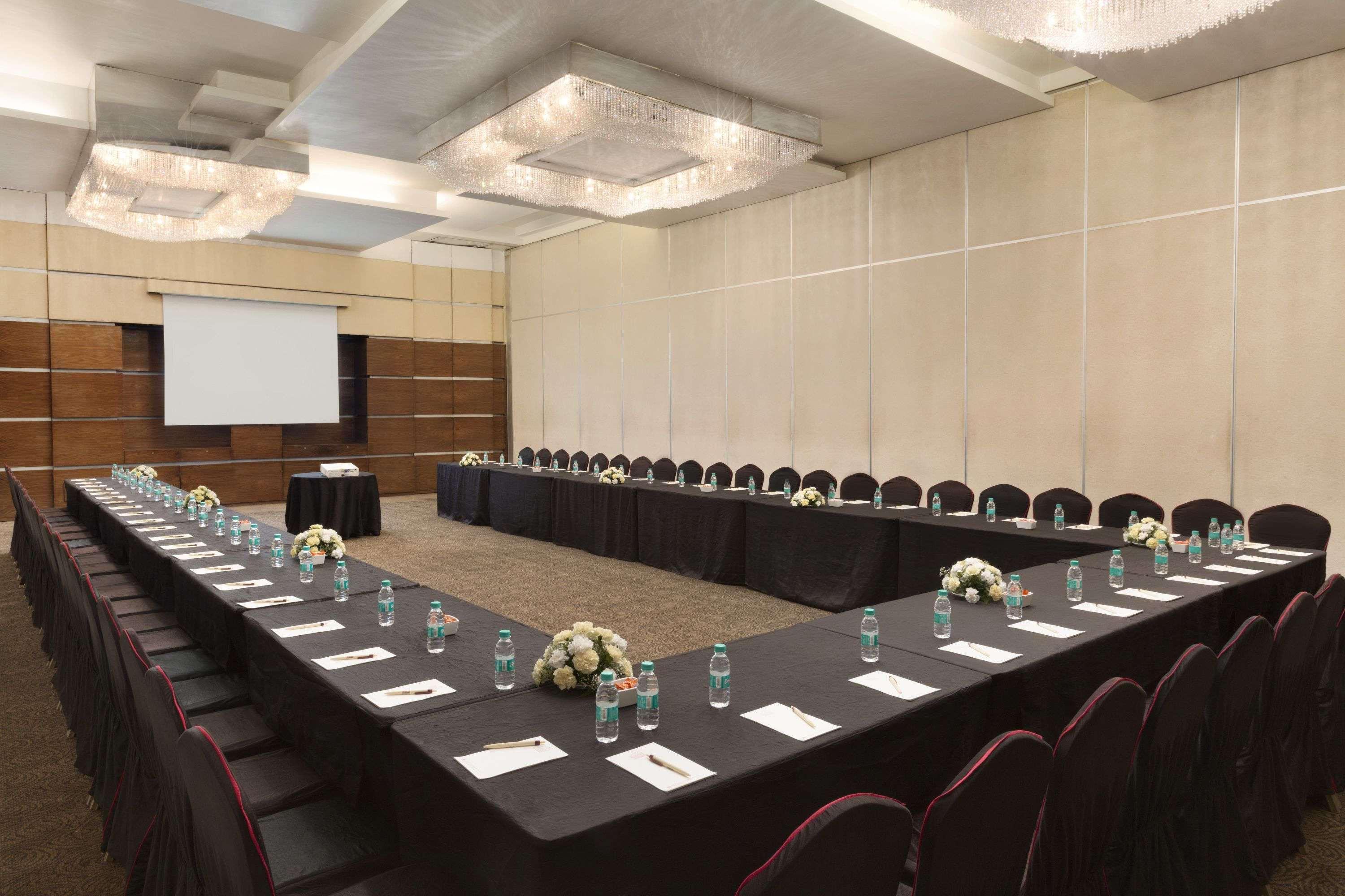Ramada Powai Hotel & Convention Centre Мумбаї Екстер'єр фото