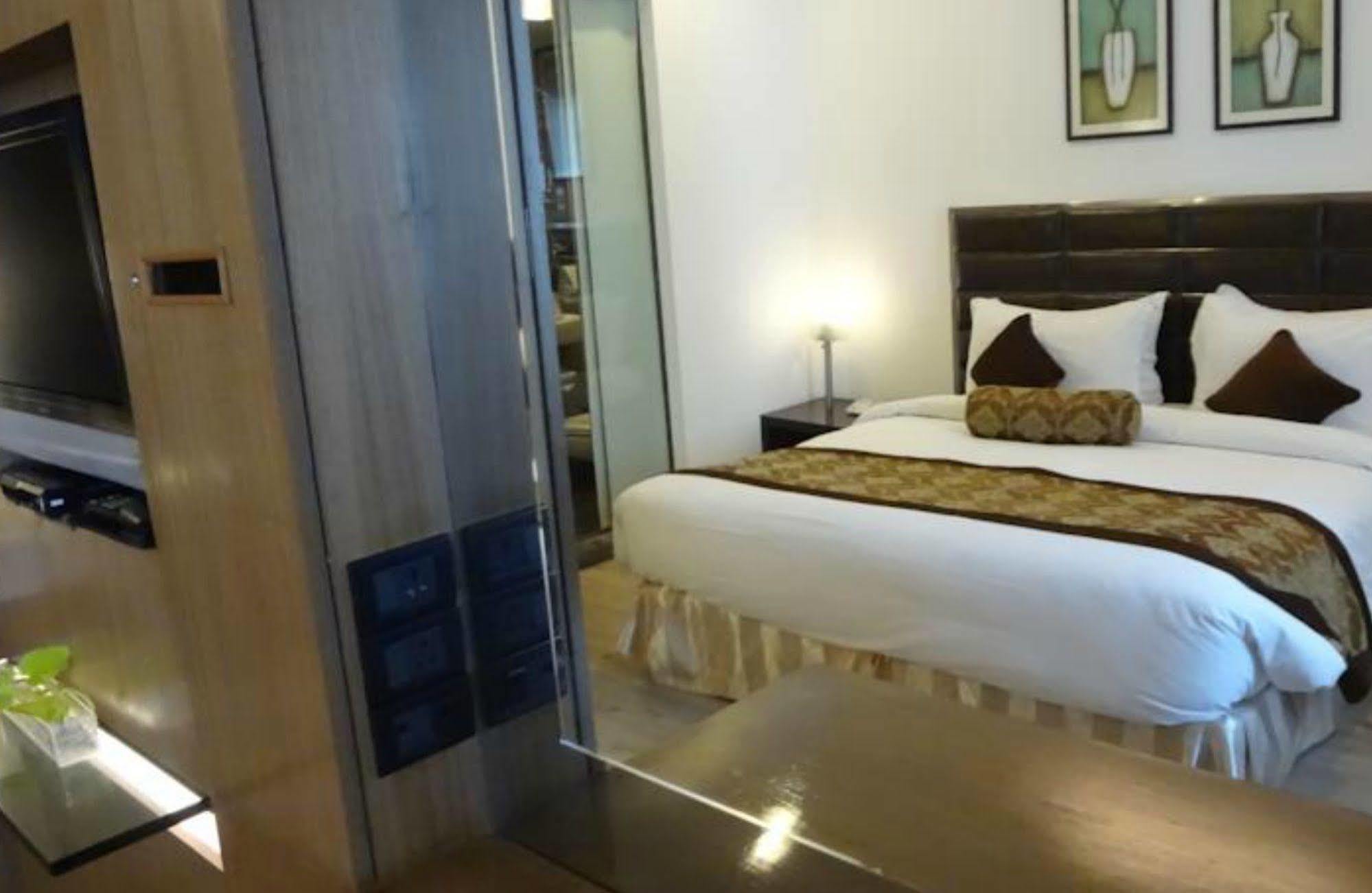 Ramada Powai Hotel & Convention Centre Мумбаї Екстер'єр фото